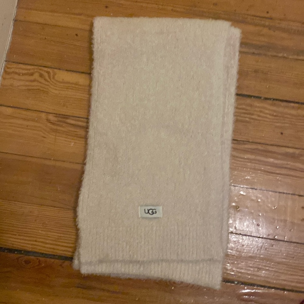 UGG scarf